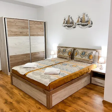 Апартаменти Summer Breeze Ground-floor I Patio & Parking Варна