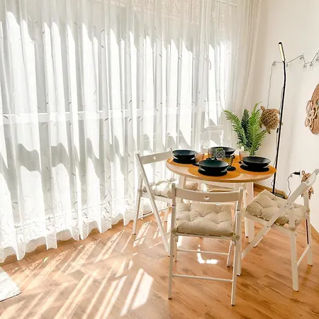 Summer Breeze Ground-floor I Patio & Parking Варна