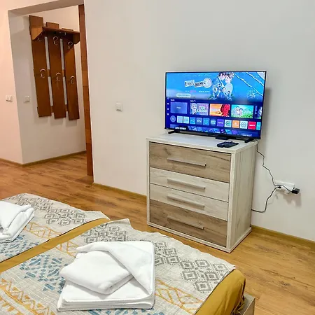 Summer Breeze Ground-floor I Patio & Parking Апартаменти *