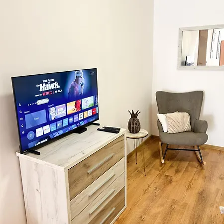 Summer Breeze Ground-floor I Patio & Parking Апартаменти