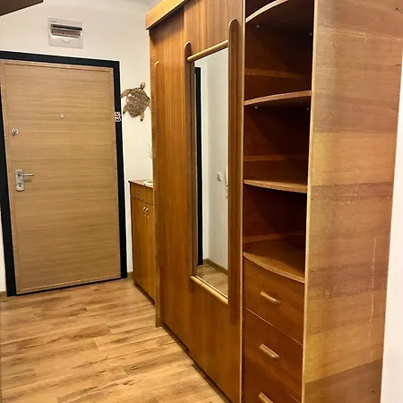 Апартаменти Summer Breeze Ground-floor I Patio & Parking *